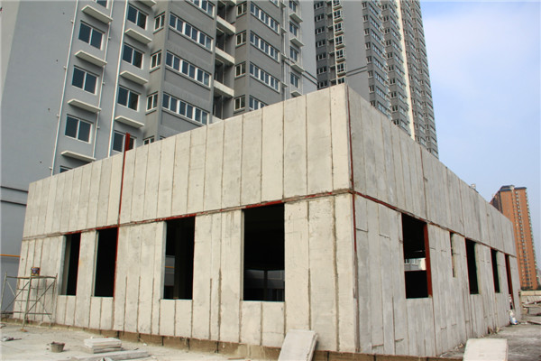 鋼結構保溫外墻板施工